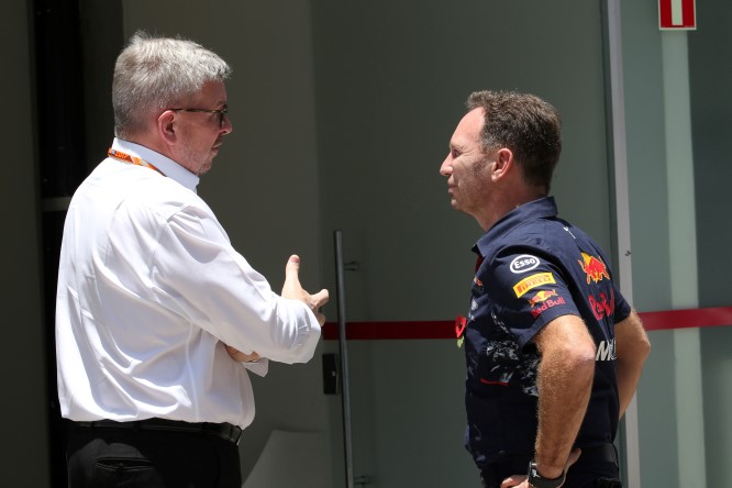 F1 | Horner contro i 3 motori stagionali: “È da fuori di testa”