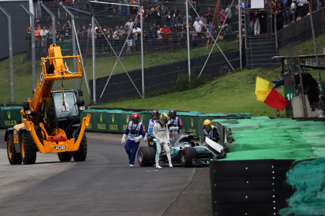 F1 | Nuove componenti e partenza dalla pit lane per Hamilton