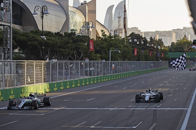 Bottas-Mercedes-Stroll-Williams-Baku-2017