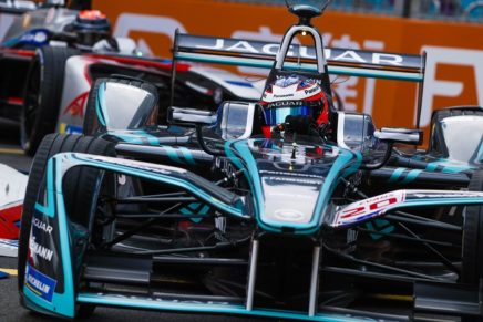 Formula E Jaguar in azione a Hong Kong