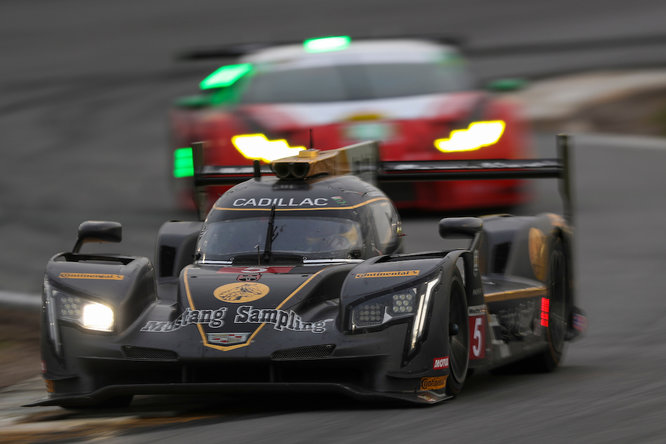 24h Daytona | 15° ora: fuori un&#8217;Acura, le Cadillac spingono