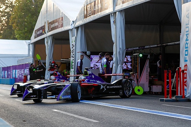 Formula E ePrix Santiago 2018 DS Virgin Lynn Bird pitlane