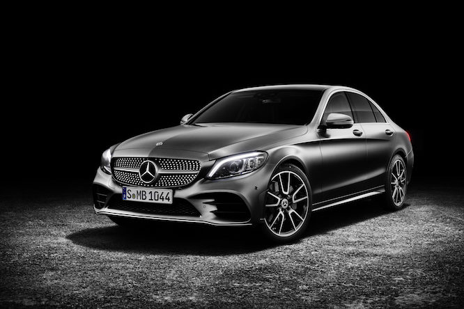 Classe C guida le regine Mercedes a Ginevra