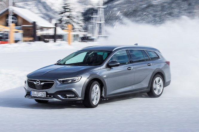 Opel Insignia Country Tourer with high-tech 4x4