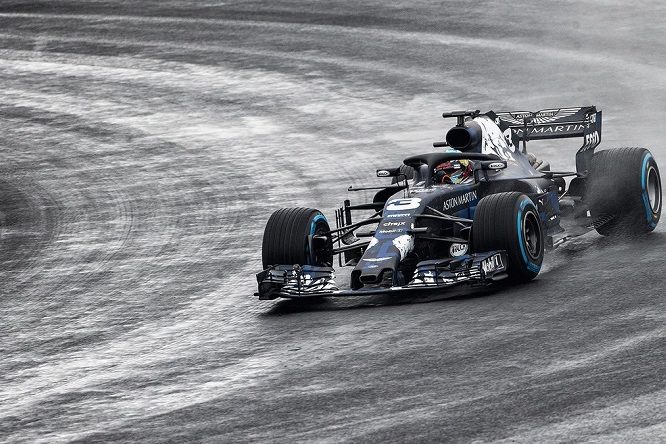 Red Bull RB14: photoshop per mascherare le novità