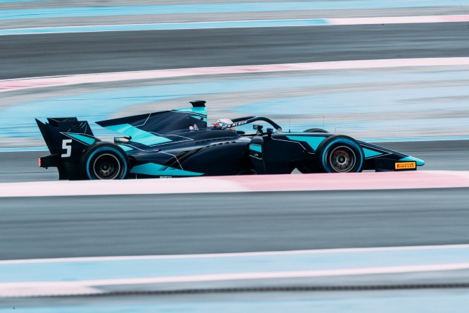 Alexander Albon test F2 DAMS