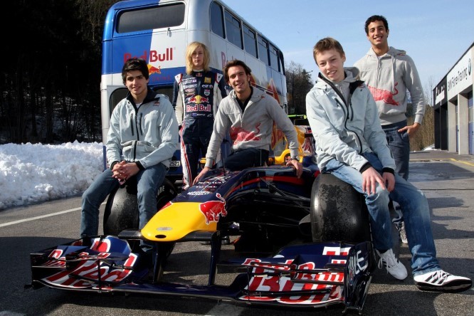 Hartley Ricciardo Kvyat Sainz Vergne