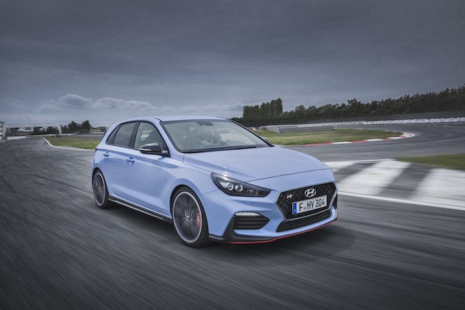 Hyundai i30 N integrale, attacco a Golf R e Focus RS