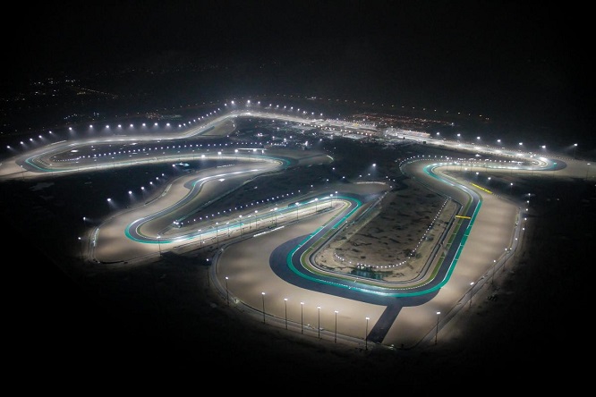F1 / GP Qatar 2021, Gara: Lewis davanti a Max, 3° un eroico Alonso