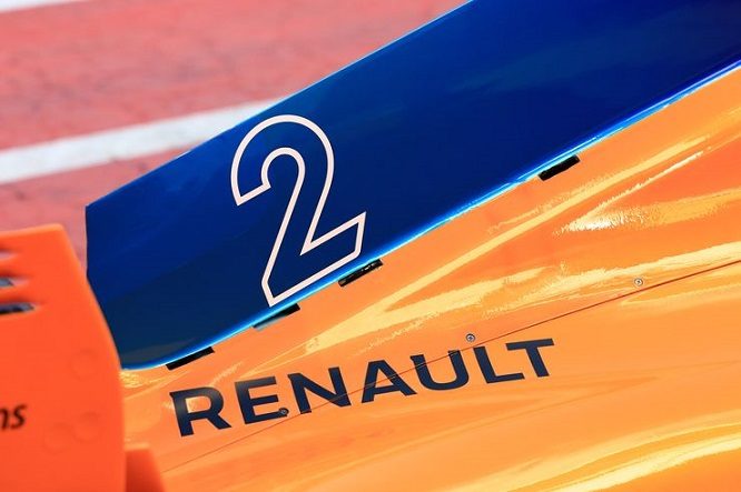 McLaren MCL33 dettaglio cofano test Barcellona 2 2018