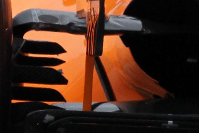 McLaren MCL33 dettaglio sospensione posteriore foto 2