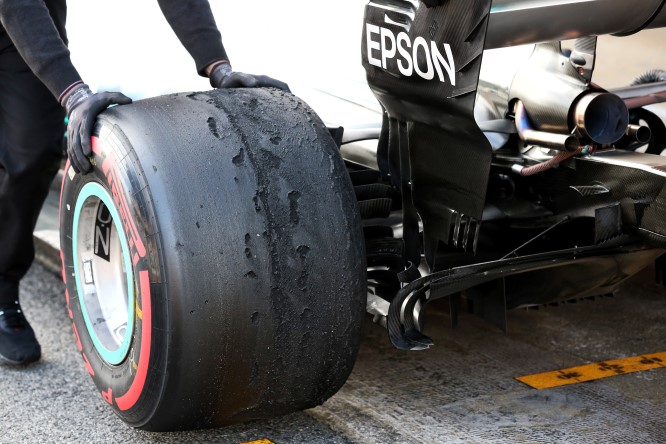 Pirelli: battistrada più sottile in tre GP su suggerimento Mercedes