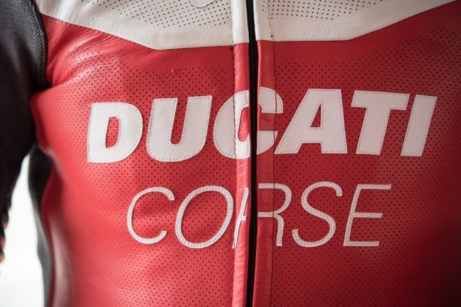 Ducati, tuta con airbag firmata Dainese