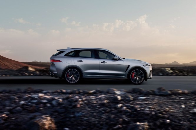 j_f-pace_svr_19my_280318_010_glhd_pr (Custom)