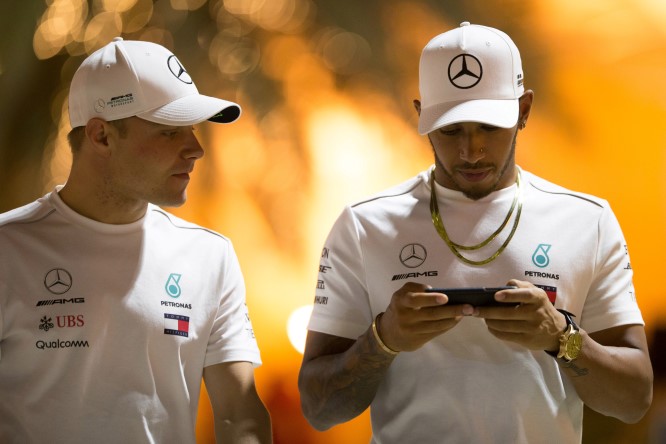 Hamilton e il post sulle grid girl cancellato