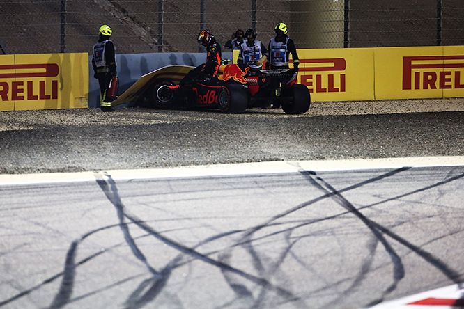 F1 | Verstappen a muro: “Accaduto qualcosa di bizzarro”