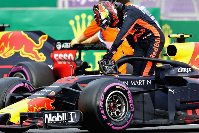 Verstappen Ricciardo incidente Baku Azerbaijan 2018_3