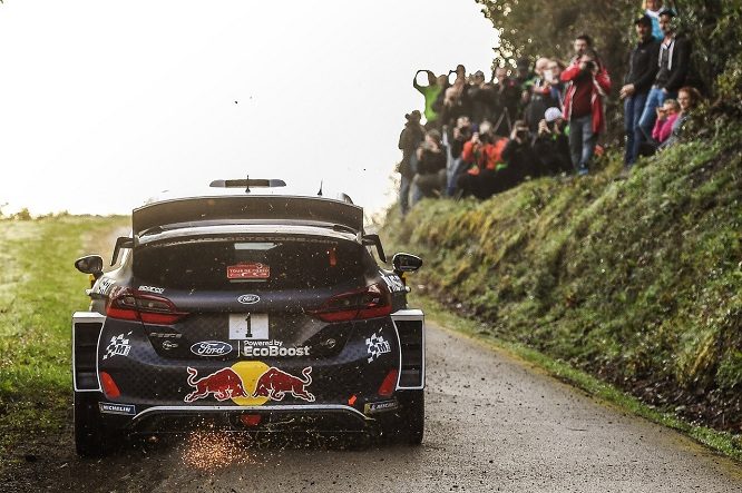 WRC | Ogier al comando in Corsica, Loeb subito fuori