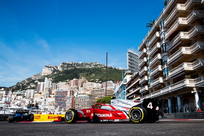 F2 | Monaco, PL: De Vries vola, scintille con Norris