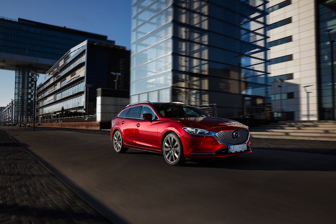 MAZDA6_ACTION_WGN_2