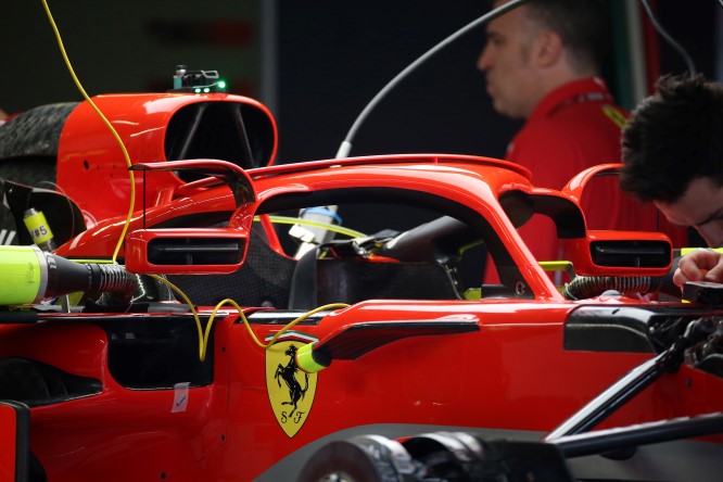 Ferrari a Barcellona con gli specchietti sull’Halo – FOTO