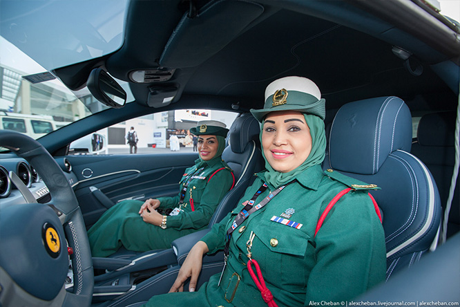 supercar polizia dubai ferrari 1