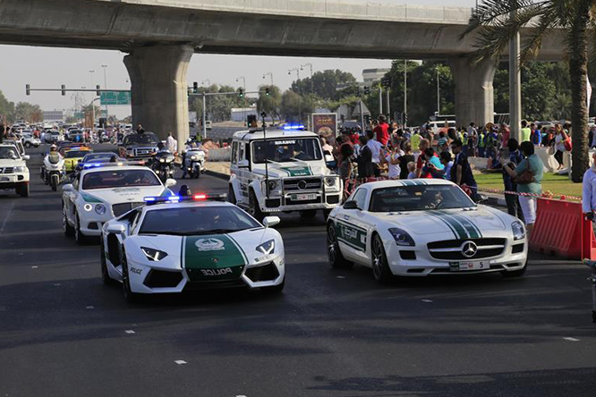 supercar polizia dubai