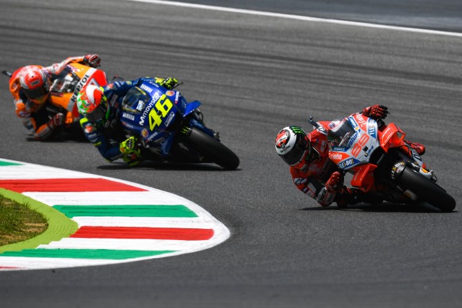 46-valentino-rossi-ita-99-jorge-lorenzo-esp_ds58066.gallery_full_top_fullscreen (Custom)