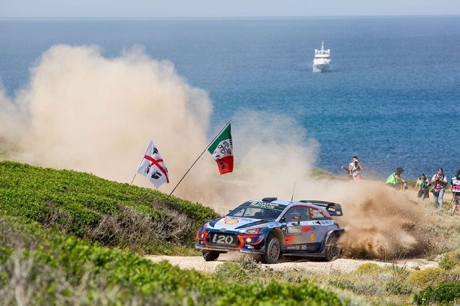 Neuville Hyundai wrc rally italia sardegna 2018