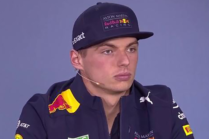 Verstappen sbotta in conferenza: “Incidenti? Potete farmi domande migliori”