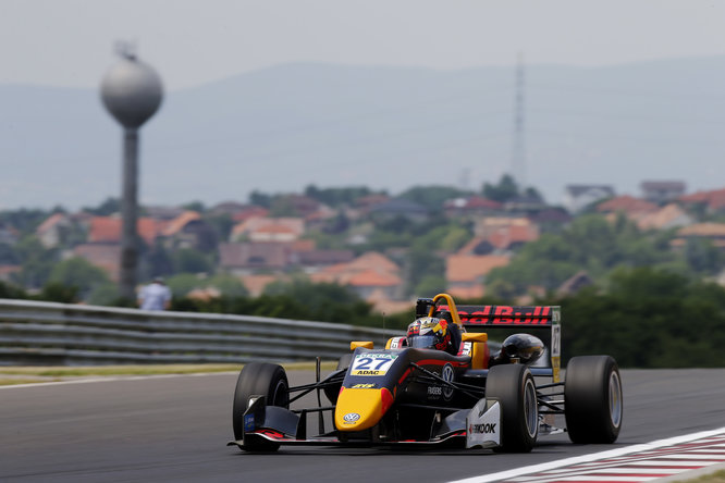 FIA F3 | Ticktum fa gara a sé a Budapest