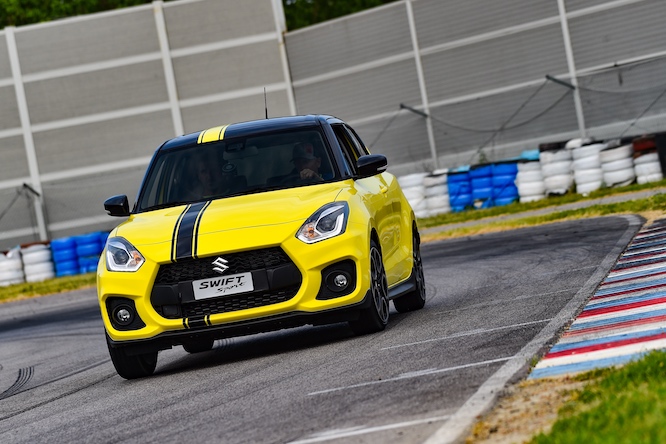 suzuki-swift-sport-beeracing-1-