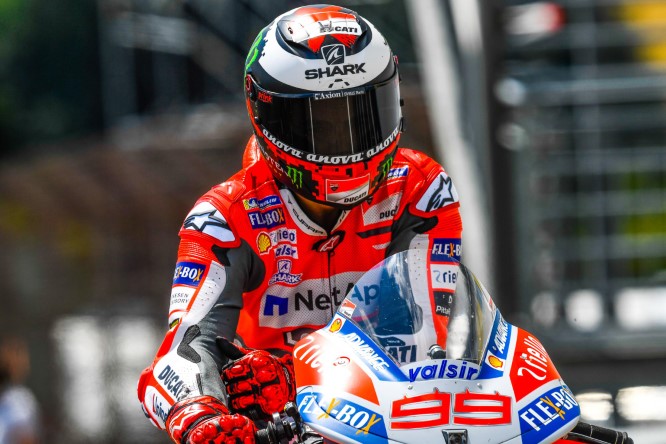 MotoGP | Lorenzo: “Petrucci si è scusato, ma così non è bello”