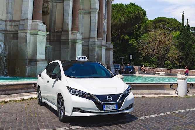 Nissan Evalia, il taxi 7 posti che si ricarica in garage