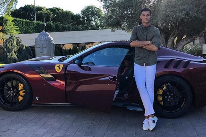 Da Ferrari a Lamborghini, le supercar di CR7 traslocano