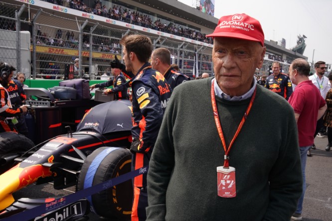 Lauda leaves hospital after influenza