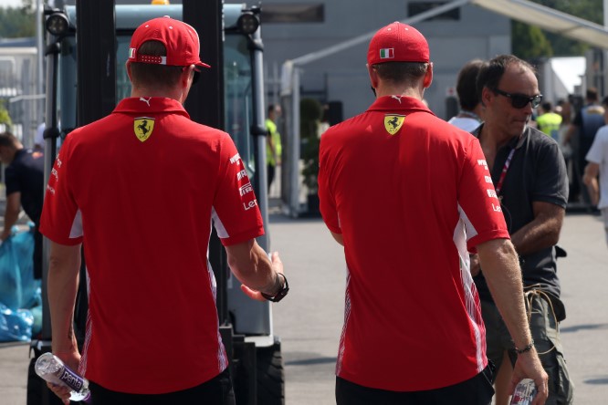 Vettel: “Corro anche contro il mio compagno”. Domani si decide il futuro di Kimi