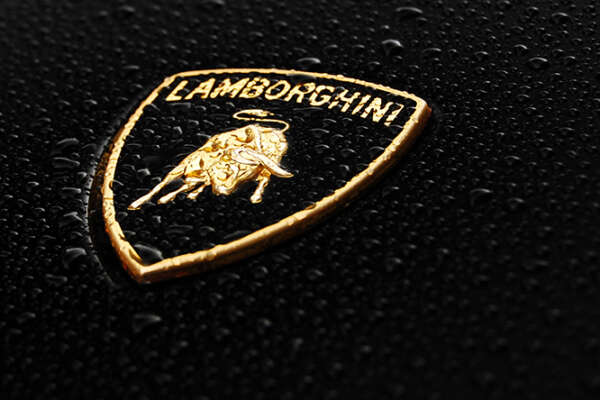 Lamborghini, avvistata la prima PHEV col nuovo V12