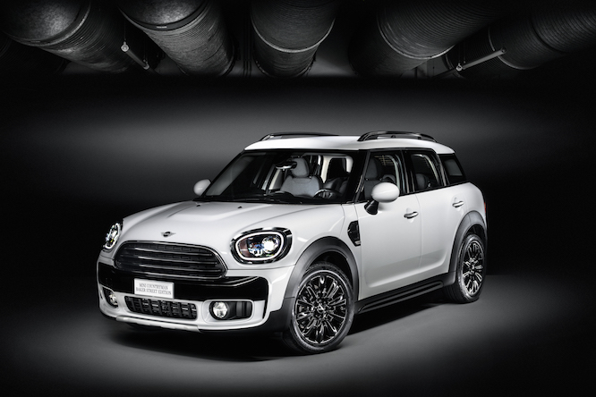 Mini Countryman con dettagli off road dedicata a Sherlock Holmes