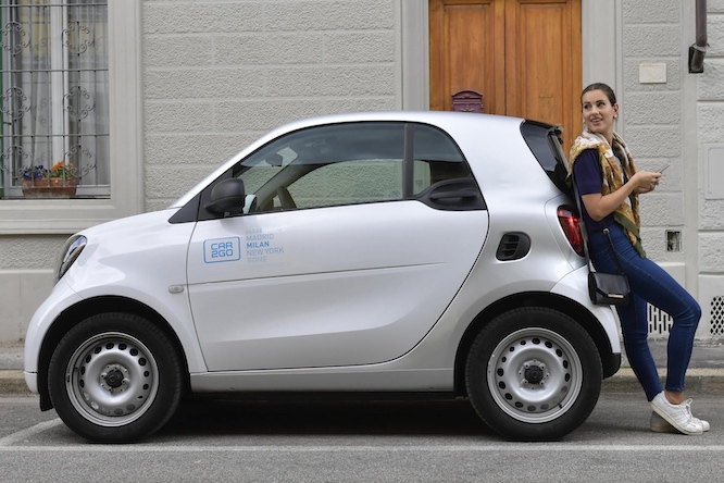 A Parigi si gira in Smart (elettrica) con Car2go