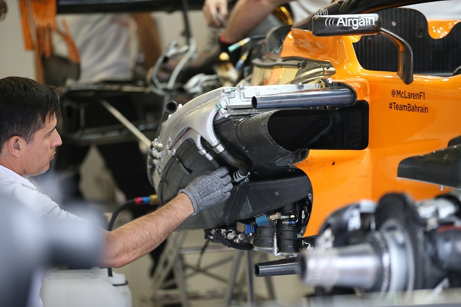 Sainz: “Nuova McLaren, forme diverse ed elaborate”