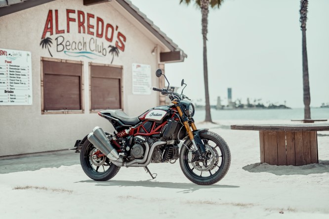 Indian FTR 1200, dal flat track alla strada