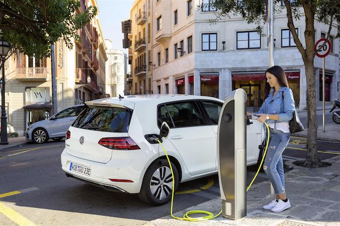 Volkswagen, il tour elettrico fa tappa a Bari e Verona