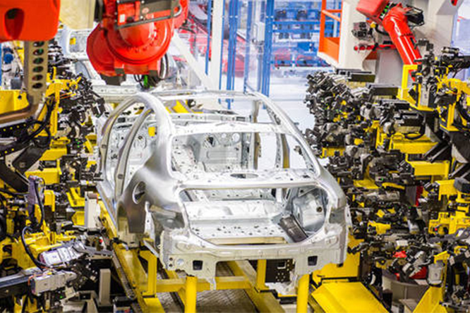 Industria auto, produzione ancora in calo in Italia