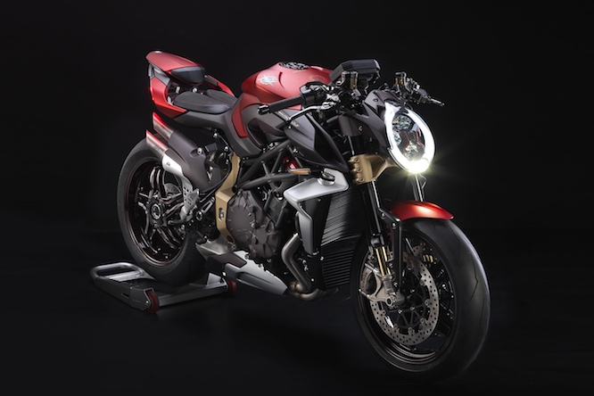 Brutale di nome e di fatto: la naked MV Agusta supera i 200 Cv!