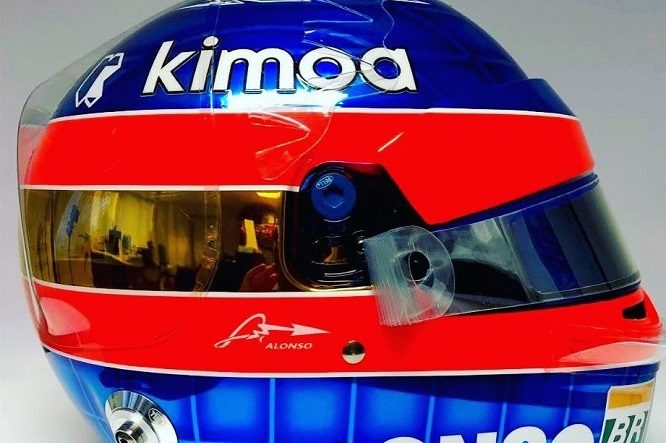 Alonso saluta la Formula 1 con un casco celebrativo