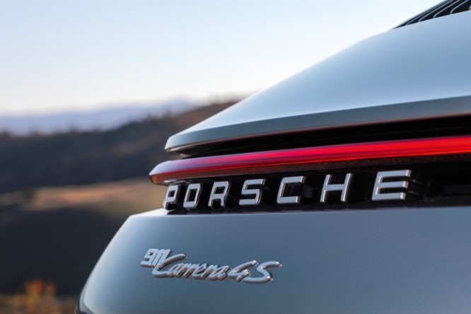 Parola di Porsche: “La 911 ibrida si farà”