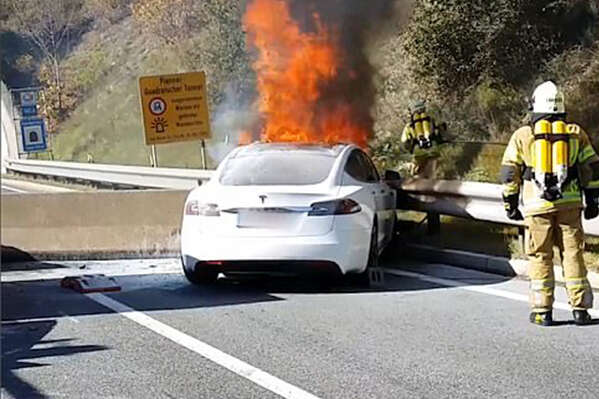 Auto elettriche, l’accelerazione causa più incidenti