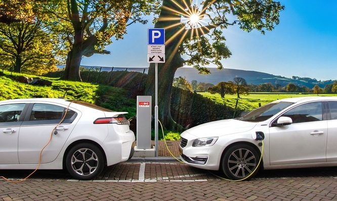 UK, stazioni di ricarica elettrica superano quelle a benzina