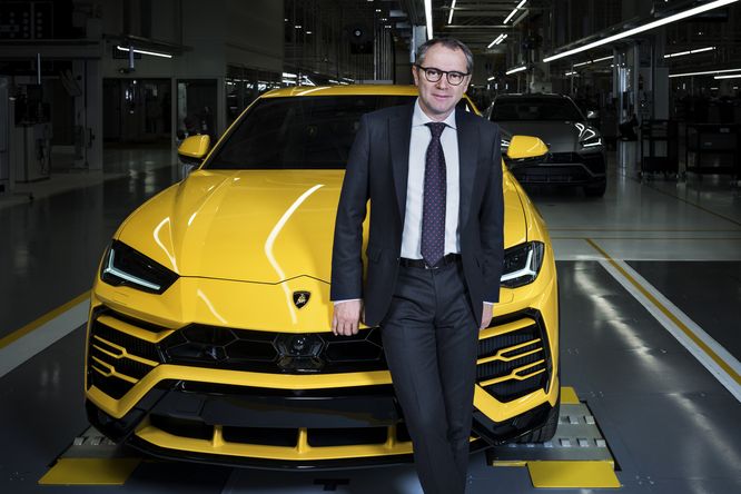 Lamborghini, Domenicali: “Presto un modello ibrido”